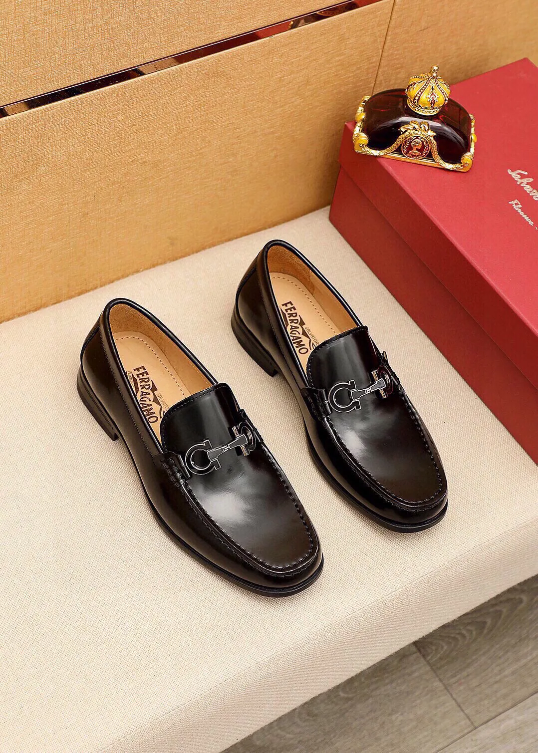 Men's shoes 💰480 💐 Product trademark: Ferragamo "Ferragamo" casual leather shoes Regular size: 38-44 (45🉑️customized) Product materials: Selected imported first-layer open-edge beaded cowhide leather upper + luxury hardware buckle, imported water-dyed cowhide leather lining. Strong three-dimensional visual effect, original outsole color: 4⃣️seed leather materials available